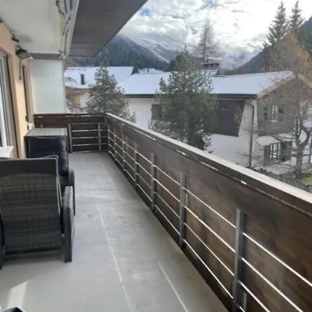 アパート Davos Apartments *