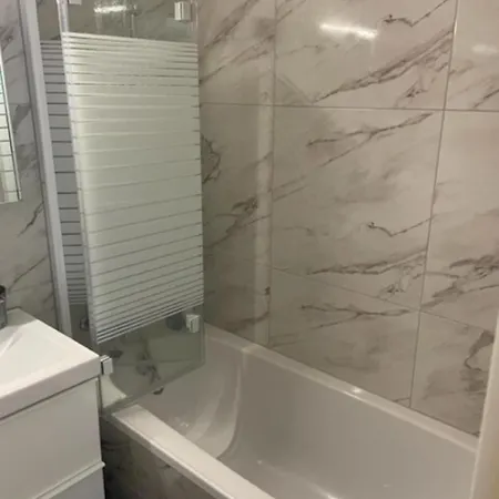 アパート Davos Apartments ダヴォス・プラッツ